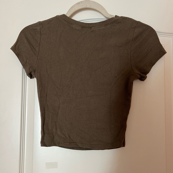 Olive green short sleeved crop top - Picture 2 of 2